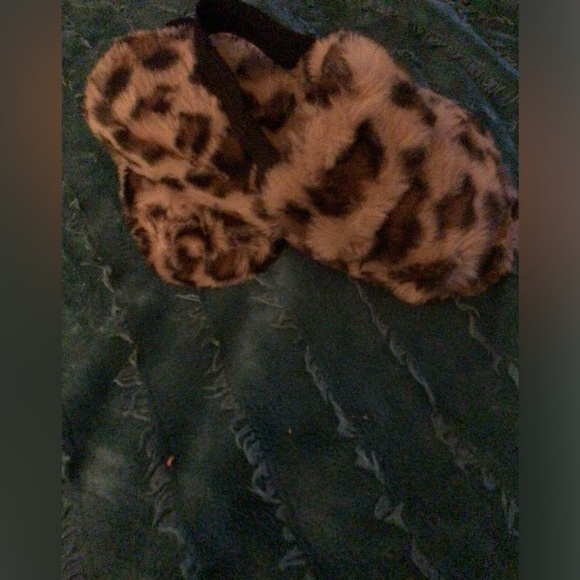 Slippers - Picture 3 of 4